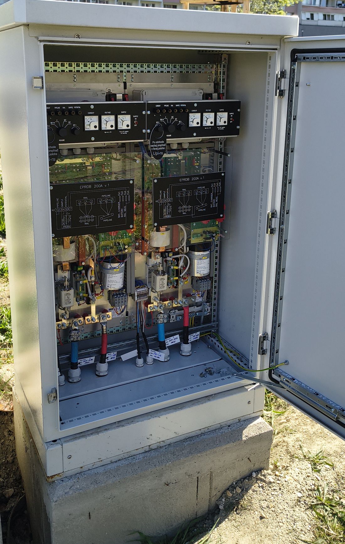 NES EPRDB 200A drainage installation in a roadside cabinet, Bratislava